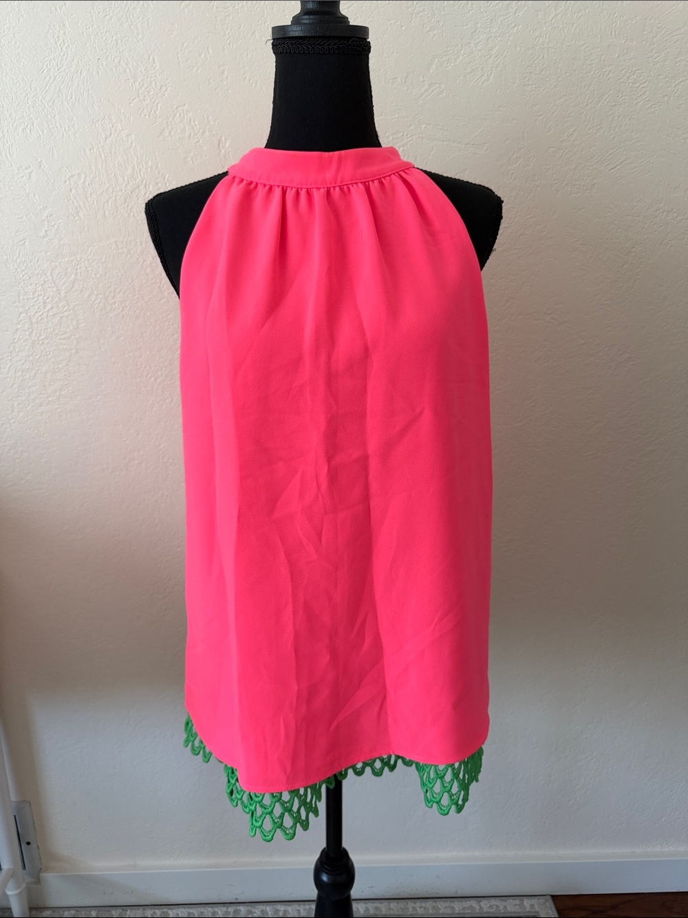NWT SAIL TO SABLE Bright Pink Halter Neck Women's Top with Green Lace Trim MED